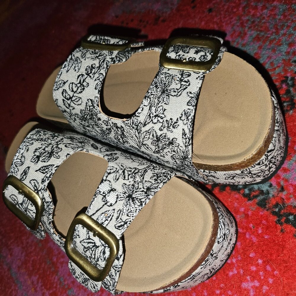 NWT Double Buckle Strap Platform Sandals Multicolor 6.5/7